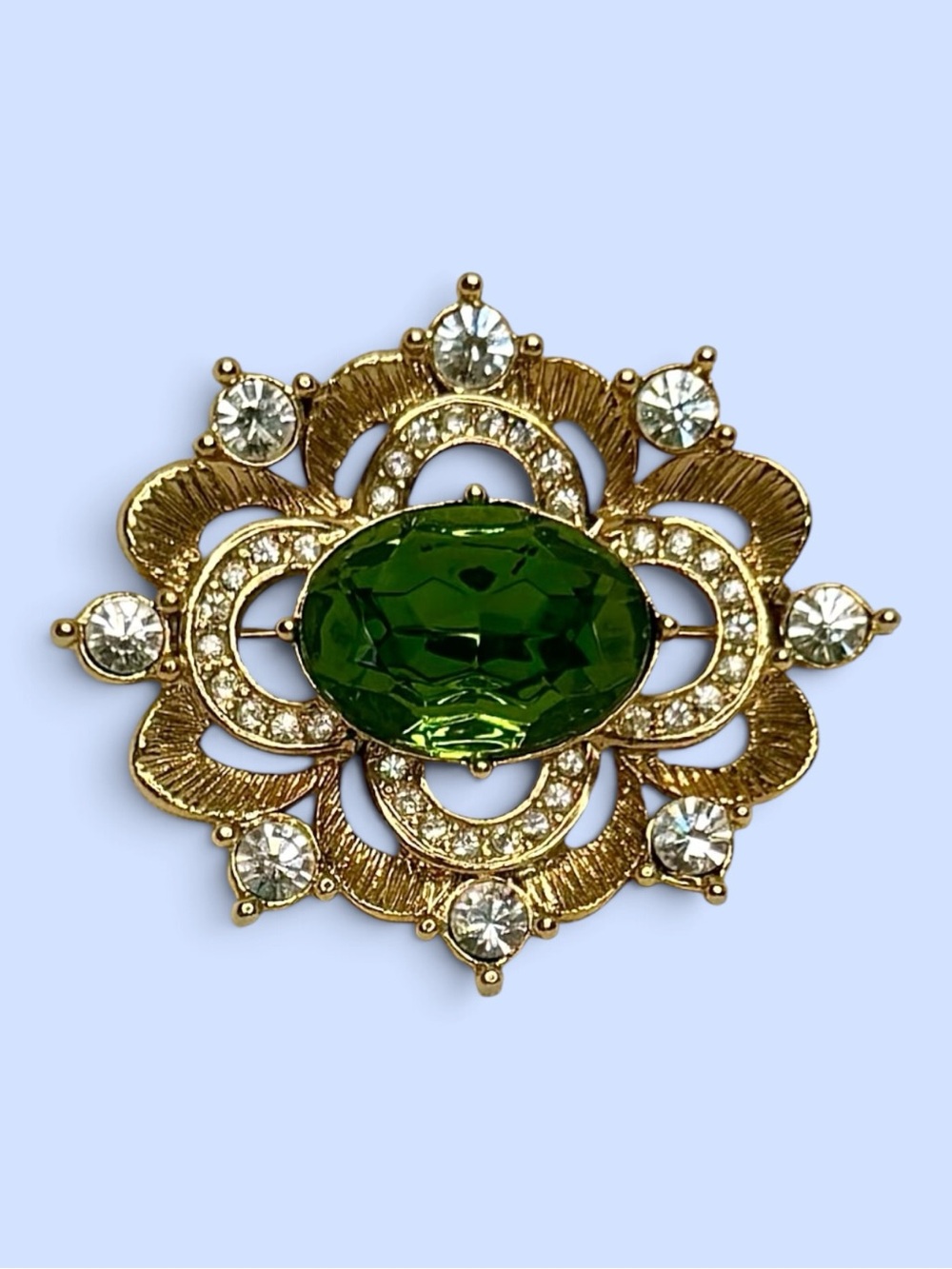 Vintage Signed Napier Gold Tone Oval Emerald Green Crystal Rhinestone Brooch Pin
